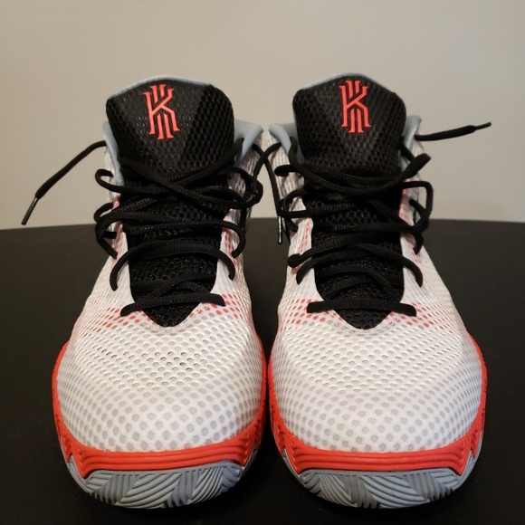 kyrie 1 home